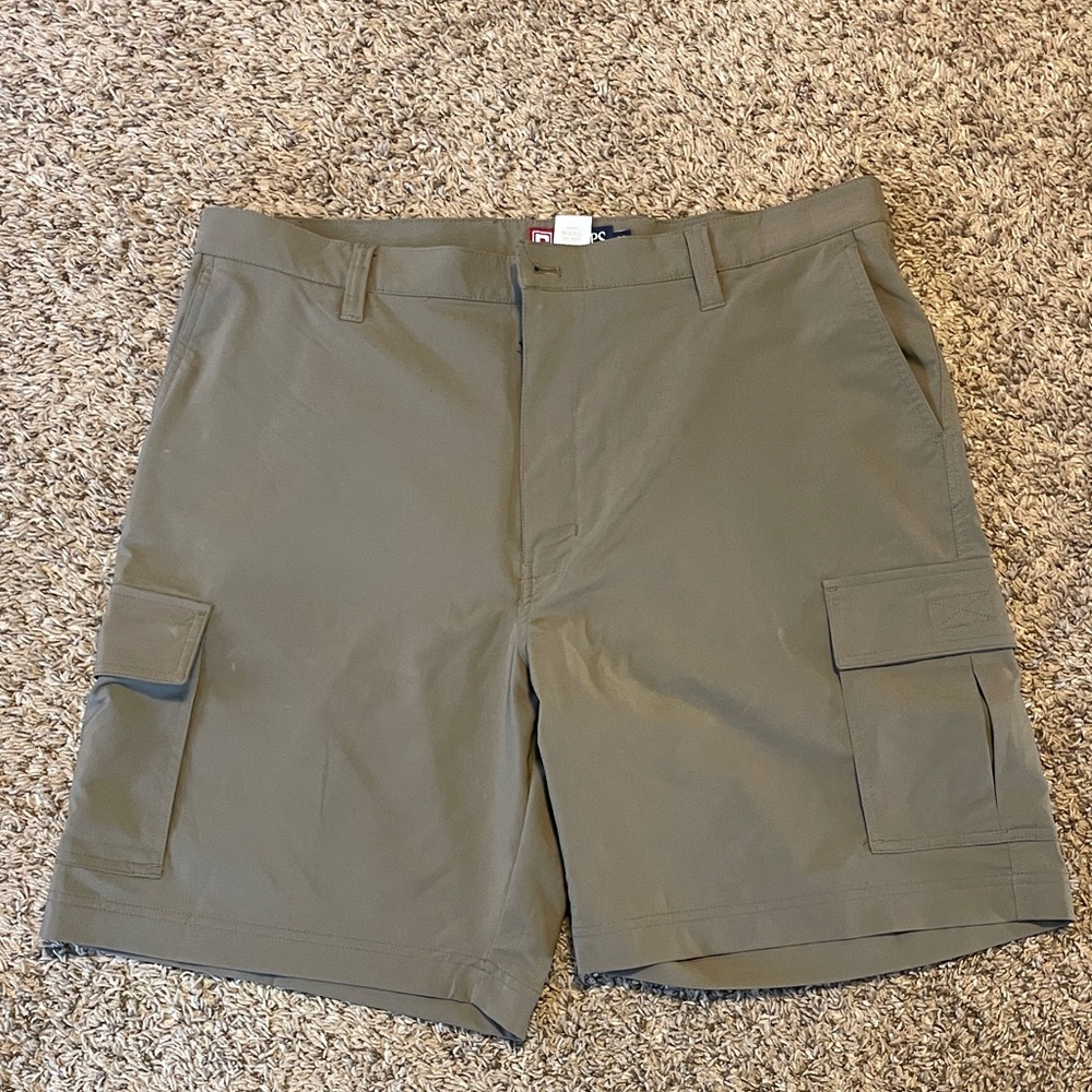 Chaps Men's Khaki Cargo Shorts size 38